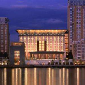 Canary Riverside Plaza Hotel 