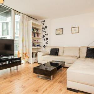 Central Spacious 2-Bed Apartment