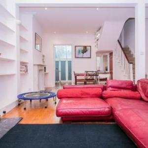 Elegant Victorian 3-Bed Home near Hammersmith in London