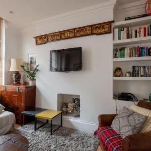 2 Bedroom Flat In The Heart Of London by GuestReady