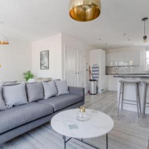 Stunning 3 Bedroom Flat in Fantastic Location London