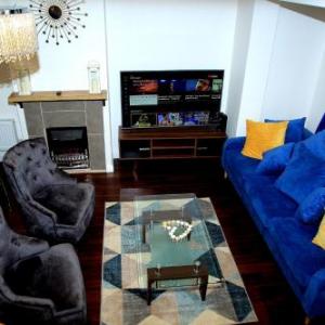 A Modern Comfy Newly Remodeled 2bd House London