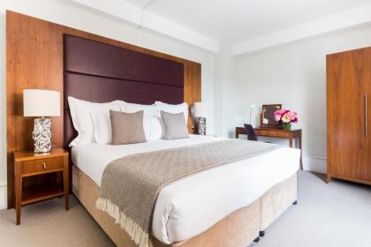 Dolphin House Serviced Apartments - image 11