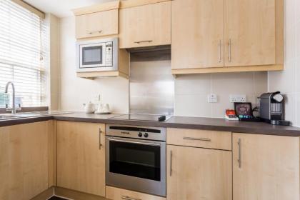 Dolphin House Serviced Apartments - image 13