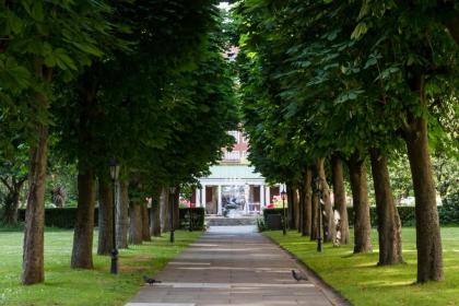 Dolphin House Serviced Apartments - image 16