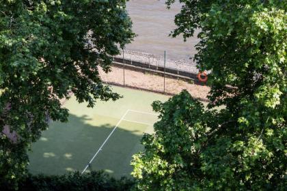 Dolphin House Serviced Apartments - image 18