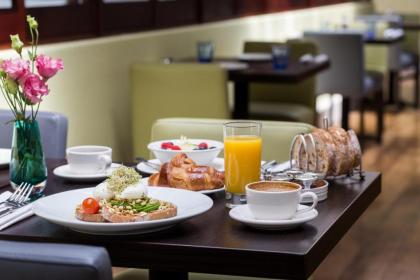 Dolphin House Serviced Apartments - image 19