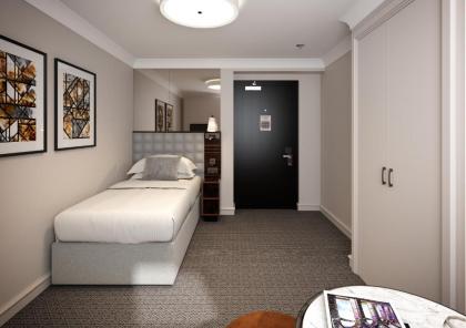 Strand Palace Hotel - image 2