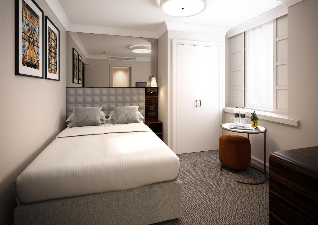 Strand Palace Hotel - image 4