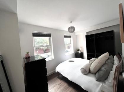 BEST LOCATION Central London 2 Bedrooms Sleeps up to 4 or 5 Middle of all attractions London