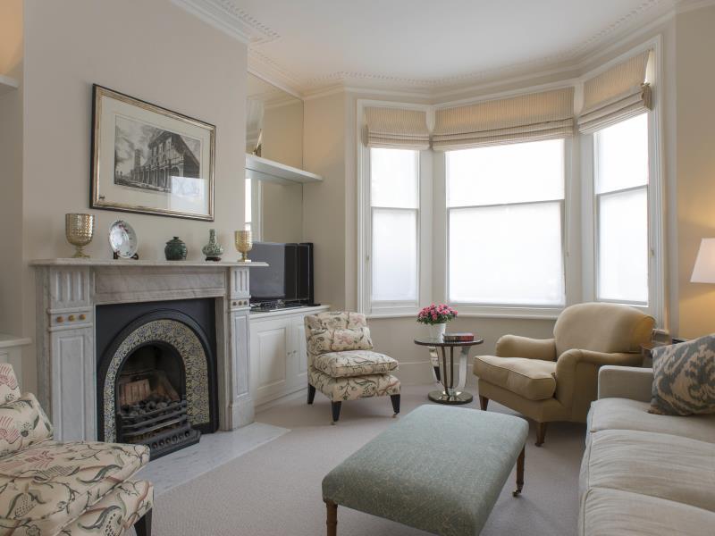 Veeve  Townhouse Chacarty Road West London - image 3