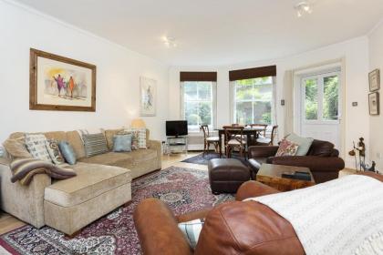 Veeve - Two Bedroom Apartment in Earl's Court - image 1