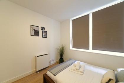 Bright Central London Apartments by DC London Rooms - image 19