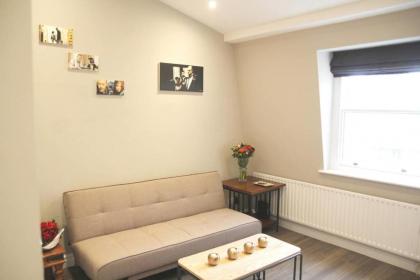 Cosy 2BR home in Notting Hill 5 guests! - image 1