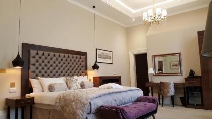Lansbury Heritage Hotel - image 2