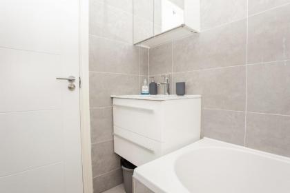 Modern 2BD Flat On The Doorstep Of Queen's Park - London - image 11