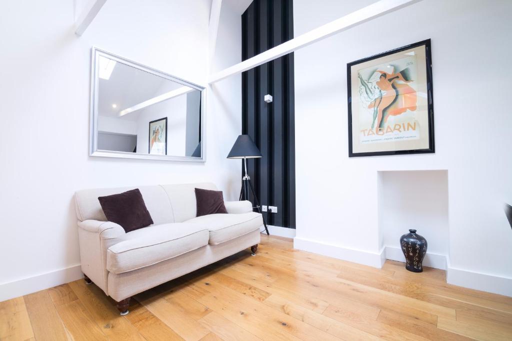 Contemporary 1 Bed Flat in Fulham near the Thames - main image