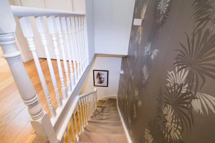 Contemporary 1 Bed Flat in Fulham near the Thames - image 6