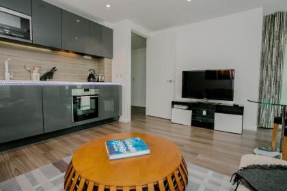 Modern 1 Bed Flat in Wandsworth - image 3