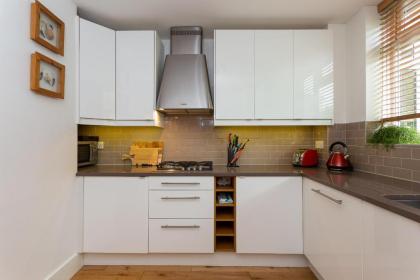 Lovely 1-Bedroom Apartment with Balcony in Putney - image 10