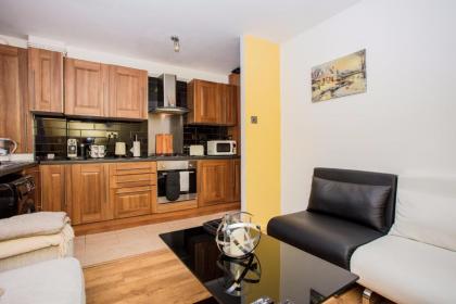 Maida Vale 1-Bedroom Apartment with a Balcony - image 13