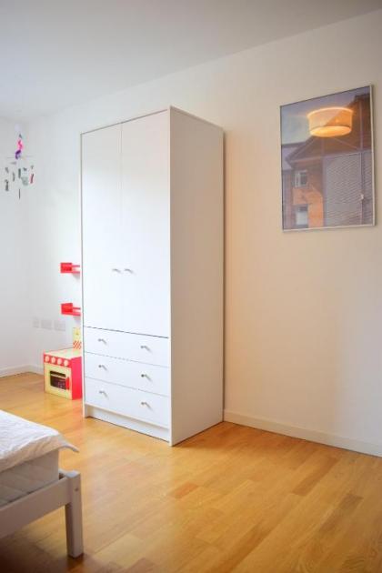 2 Bedroom Apartment with Private Balcony - Sleeps 5 - image 18