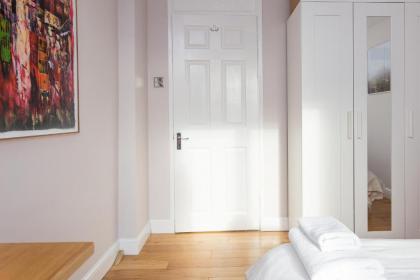Bright and Modern 2-Bed Flat in Islington - image 12