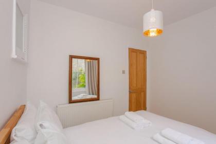 2 Bedroom Flat in Highbury Accommodates 6 - image 17