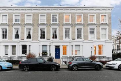 Attractive Chelsea apartment sleeps 4 London