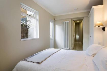 Bright 1BR Modern Home w/Terrace in West London - image 15