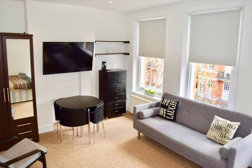 Gorgeous Studio in Trendy London Location (DH7) - main image