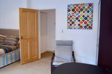 Gorgeous Studio in Trendy London Location (DH7) - image 4