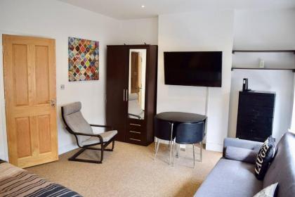 Gorgeous Studio in Trendy London Location (DH7) - image 9