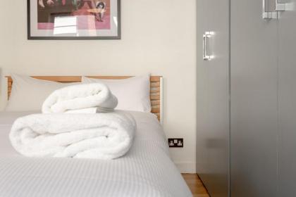 1 Bedroom Flat in Central London sleeps 4 - image 15