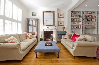 Fulham 4 bed family home & garden 5min from tube - image 1