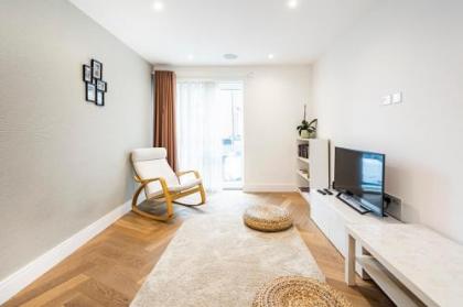 2 Bed Apartment FULHAM-SK - image 1