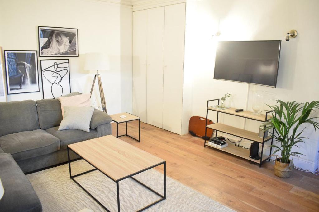 Spacious Studio in Central Location in Westminster - image 2