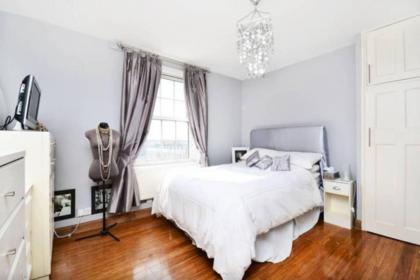 Sunny 2 bedroom flat between Camden Town & Primrose Hill - image 11