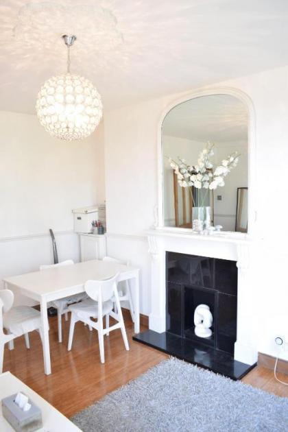 Sunny 2 bedroom flat between Camden Town & Primrose Hill - image 13