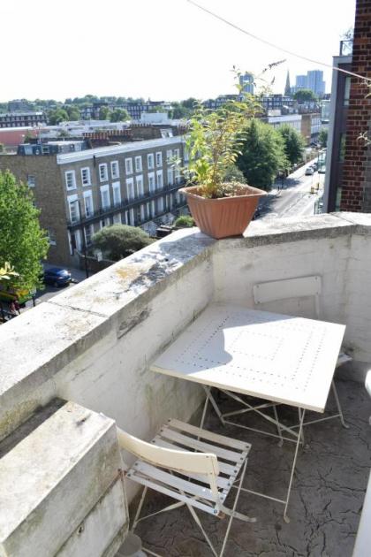 Sunny 2 bedroom flat between Camden Town & Primrose Hill - image 5