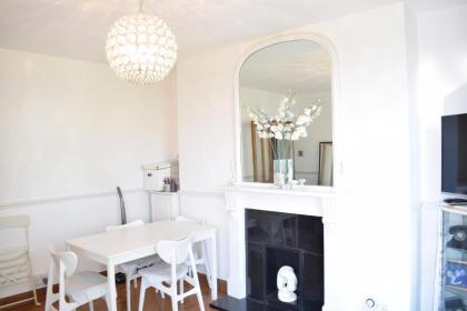 Sunny 2 bedroom flat between Camden Town & Primrose Hill - image 9