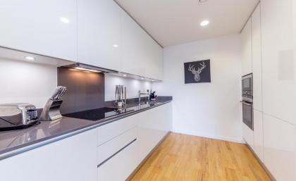 1 Bedroom Stylish Apartment near Regents Park FREE WIFI & AIRCON by City Stay Aparts London - image 15