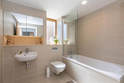 1 Bedroom Stylish Apartment near Regents Park FREE WIFI & AIRCON by City Stay Aparts London - image 2