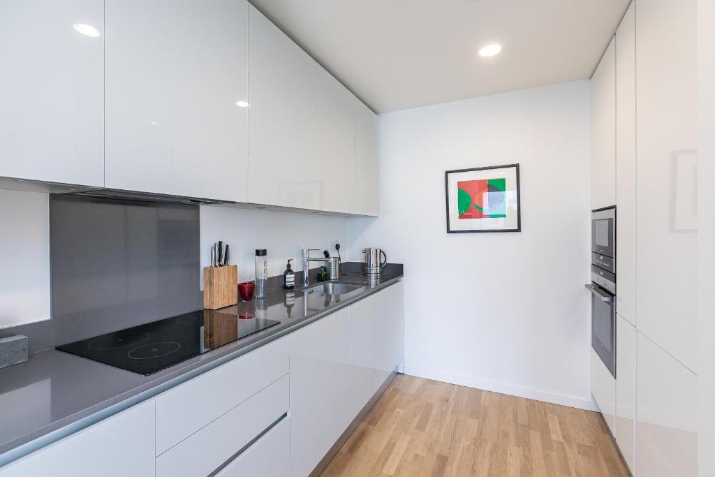 1 Bedroom Stylish Apartment near Regents Park FREE WIFI & AIRCON by City Stay Aparts London - image 3