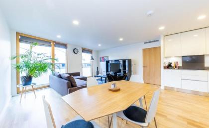 1 Bedroom Stylish Apartment near Regents Park FREE WIFI & AIRCON by City Stay Aparts London - image 8