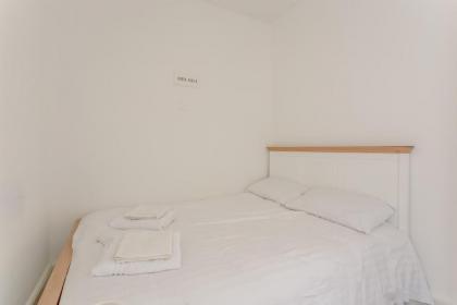 1 Bedroom Flat Near Hampstead Heath - image 6