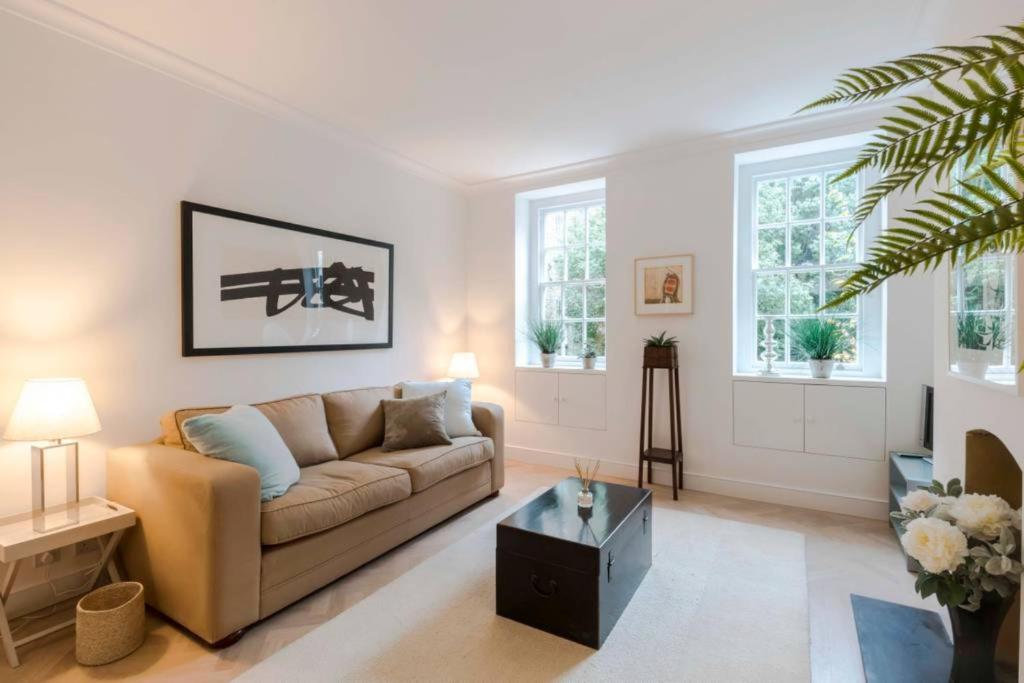 Bright and Leafy 1 Bedroom Flat in the Heart of Chelsea - main image