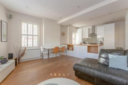 2 Bedroom Apartment in Central London - image 14