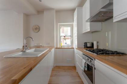 2 Bedroom Apartment in Central London - image 18