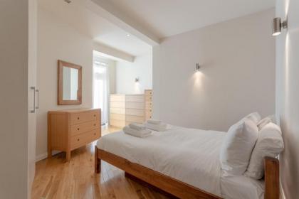 2 Bedroom Apartment in Central London - image 2